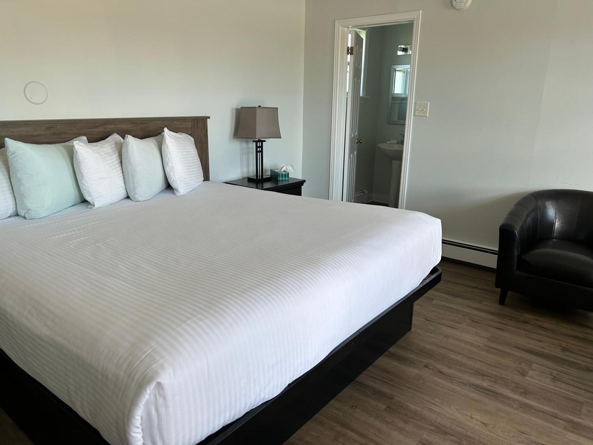 Middleton Motel & Suites Экстерьер фото