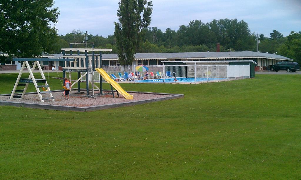 Middleton Motel & Suites Экстерьер фото